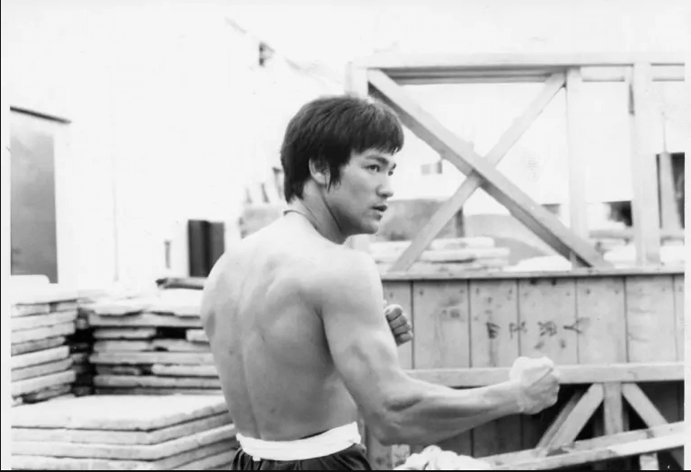 Bruce Lee lete s munkssga